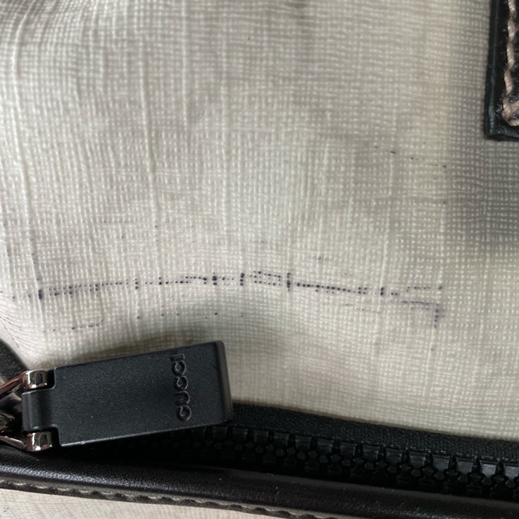 Gucci Original Cream Duffle Bag with Details in Black and Green - Picture 12 of 16